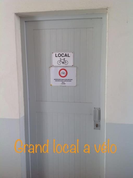 Eole, Idealement Situe Sur Le Port De St Martin De Re Saint-Martin-de-Ré Eksteriør bilde